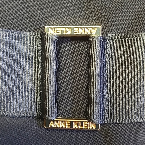 Anne Klein Sleeveless Black V-neck Top - Picture 7 of 7